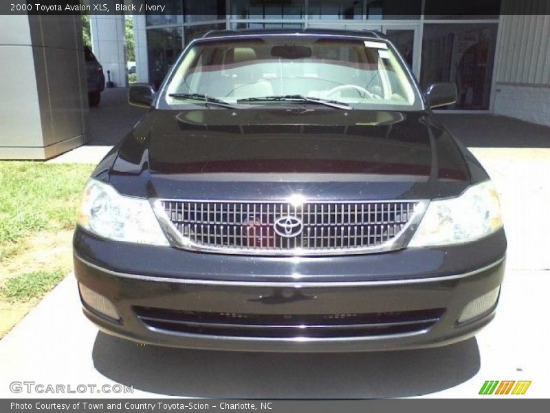 Black / Ivory 2000 Toyota Avalon XLS