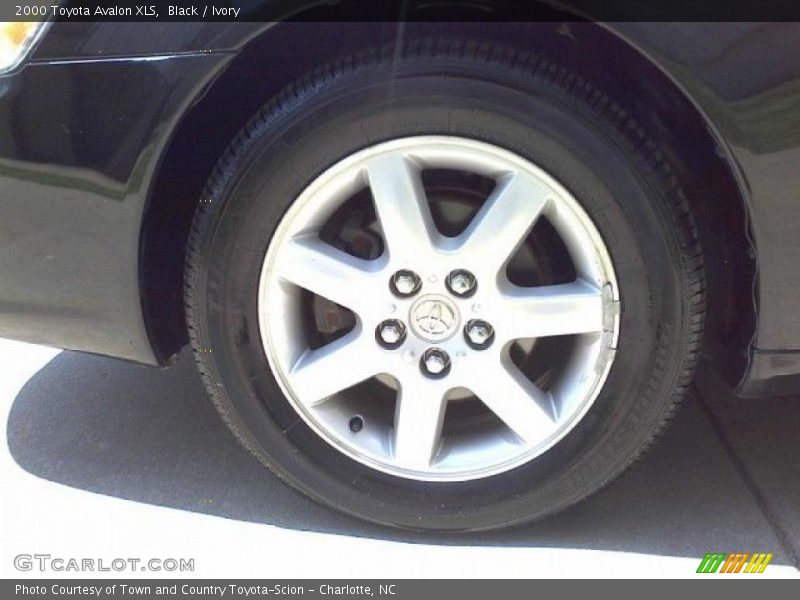 Black / Ivory 2000 Toyota Avalon XLS