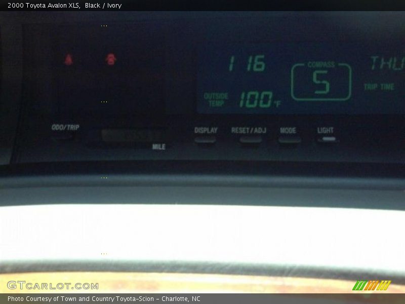 Black / Ivory 2000 Toyota Avalon XLS