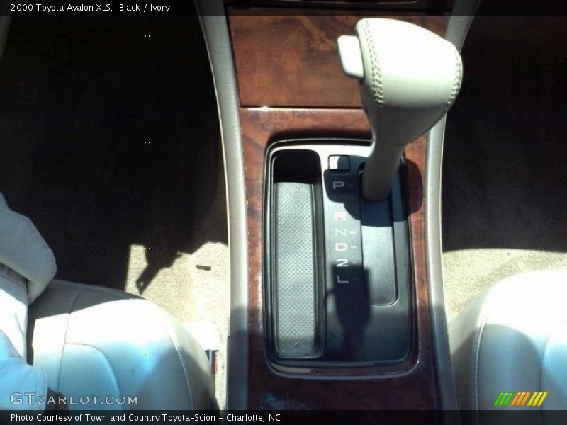 Black / Ivory 2000 Toyota Avalon XLS