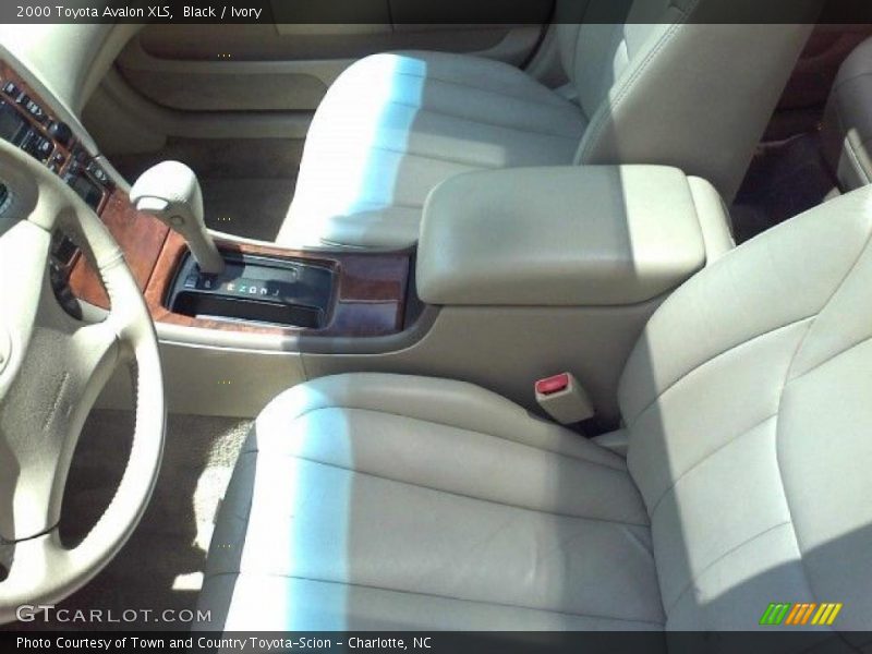 Black / Ivory 2000 Toyota Avalon XLS