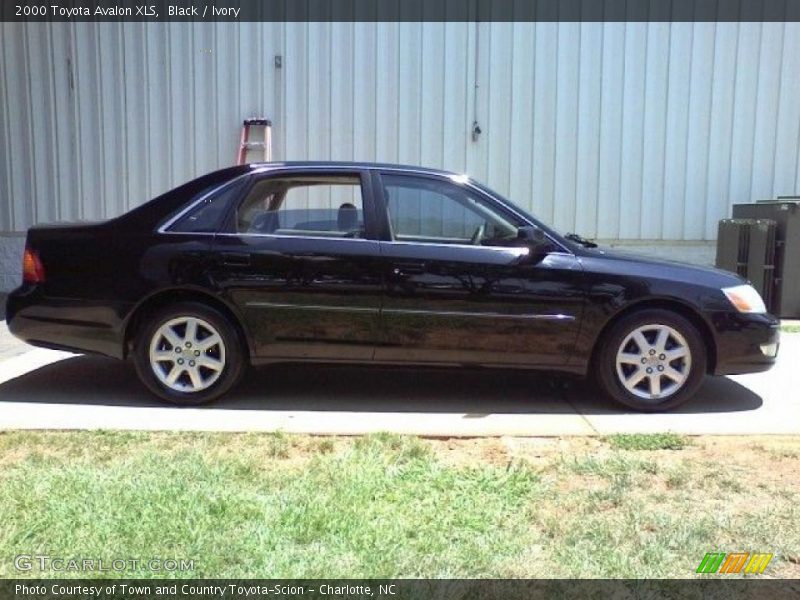 Black / Ivory 2000 Toyota Avalon XLS