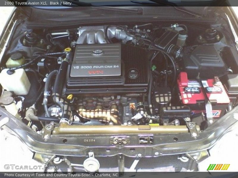Black / Ivory 2000 Toyota Avalon XLS