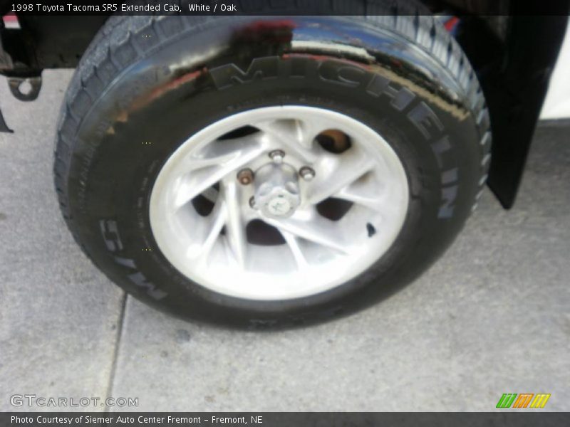 White / Oak 1998 Toyota Tacoma SR5 Extended Cab