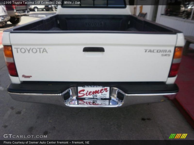 White / Oak 1998 Toyota Tacoma SR5 Extended Cab