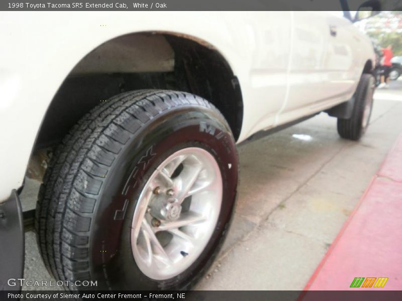 White / Oak 1998 Toyota Tacoma SR5 Extended Cab