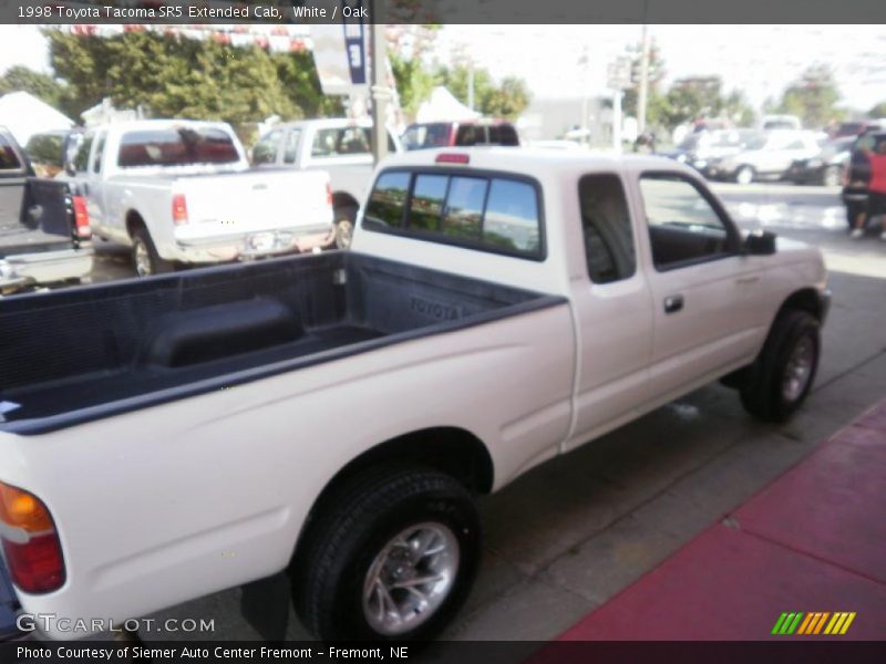 White / Oak 1998 Toyota Tacoma SR5 Extended Cab