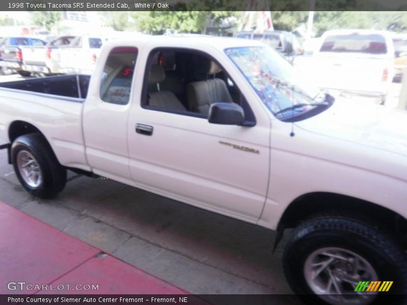 White / Oak 1998 Toyota Tacoma SR5 Extended Cab