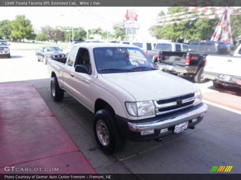 White / Oak 1998 Toyota Tacoma SR5 Extended Cab