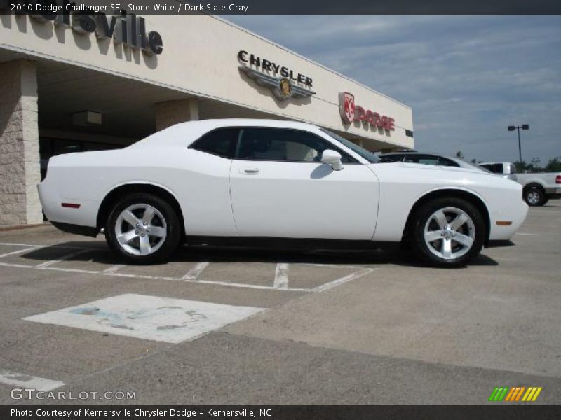 Stone White / Dark Slate Gray 2010 Dodge Challenger SE