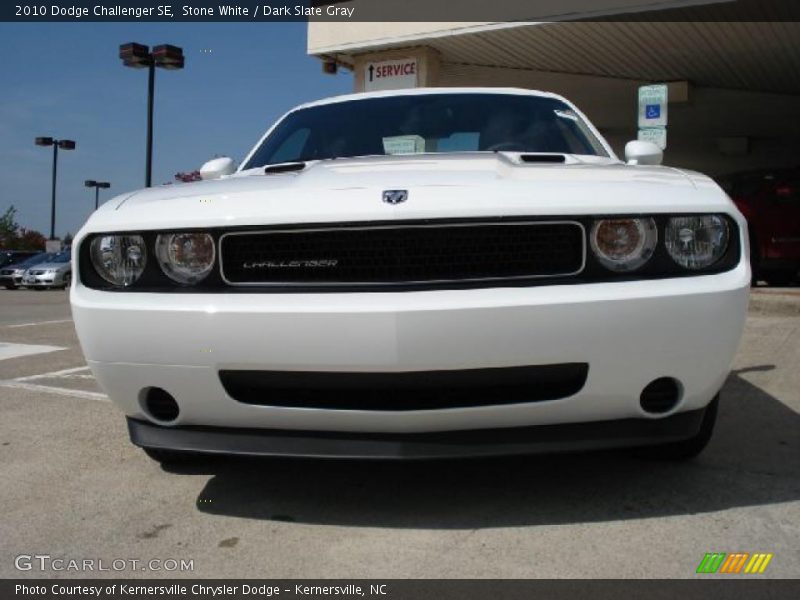 Stone White / Dark Slate Gray 2010 Dodge Challenger SE