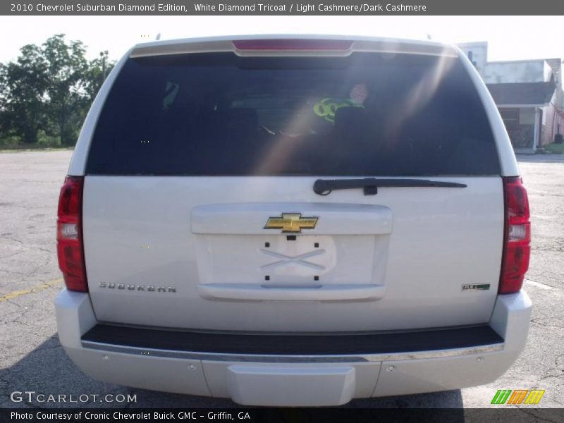 White Diamond Tricoat / Light Cashmere/Dark Cashmere 2010 Chevrolet Suburban Diamond Edition