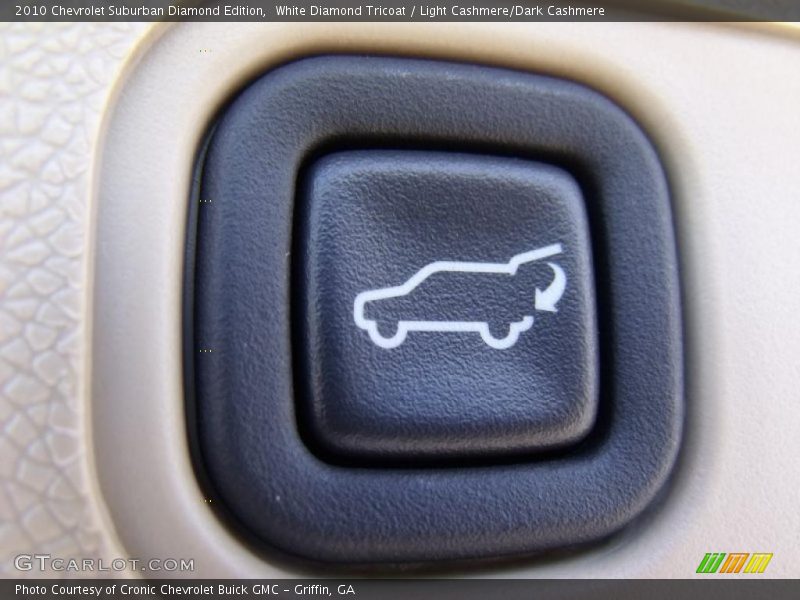 White Diamond Tricoat / Light Cashmere/Dark Cashmere 2010 Chevrolet Suburban Diamond Edition