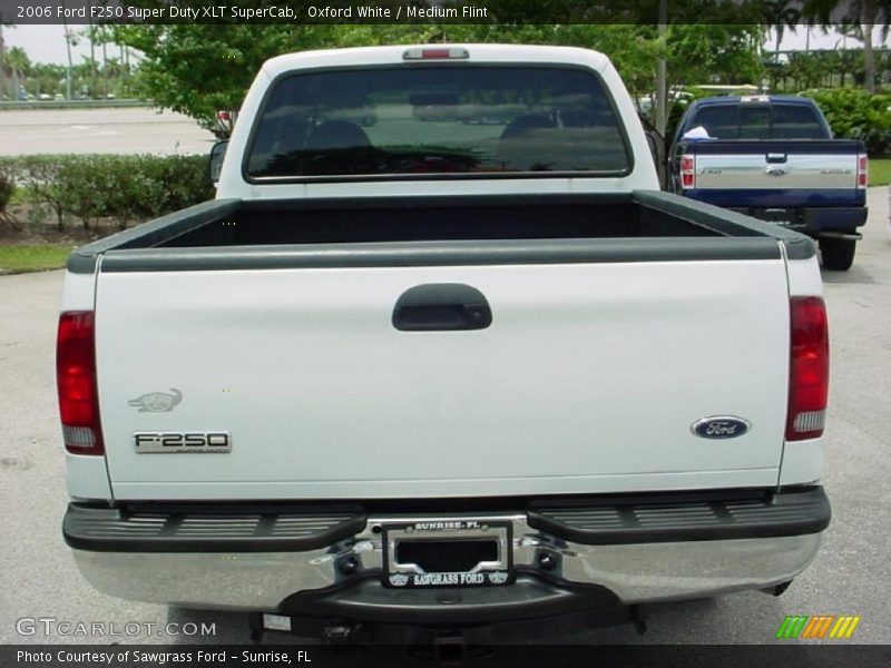 Oxford White / Medium Flint 2006 Ford F250 Super Duty XLT SuperCab