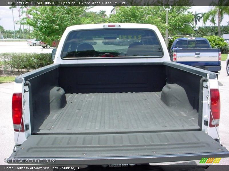 Oxford White / Medium Flint 2006 Ford F250 Super Duty XLT SuperCab