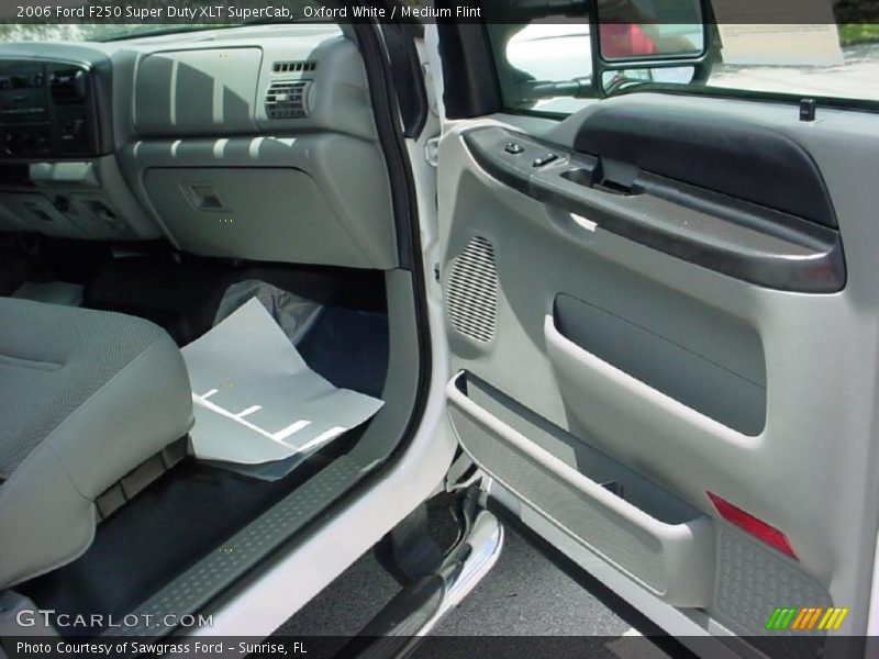 Oxford White / Medium Flint 2006 Ford F250 Super Duty XLT SuperCab