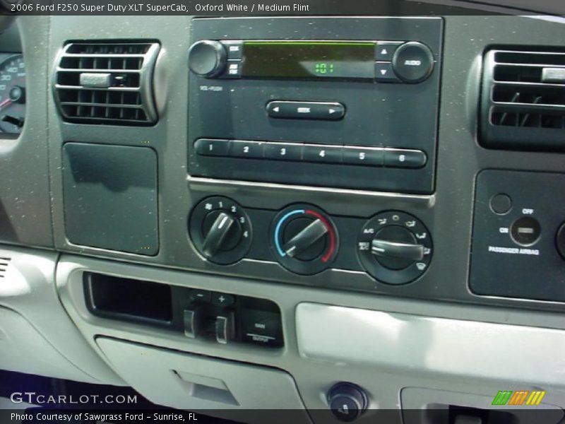 Oxford White / Medium Flint 2006 Ford F250 Super Duty XLT SuperCab