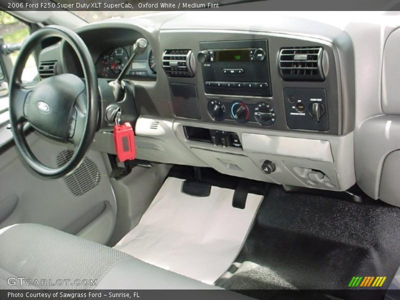 Oxford White / Medium Flint 2006 Ford F250 Super Duty XLT SuperCab