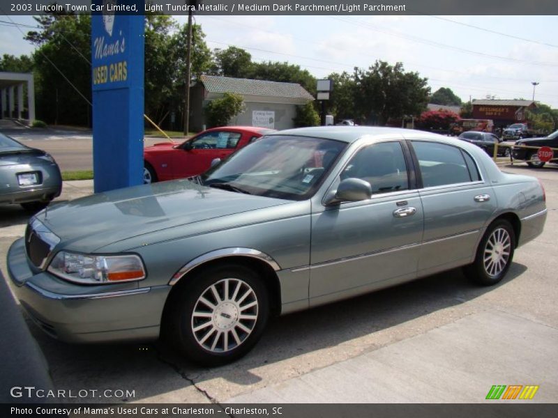 Light Tundra Metallic / Medium Dark Parchment/Light Parchment 2003 Lincoln Town Car Limited