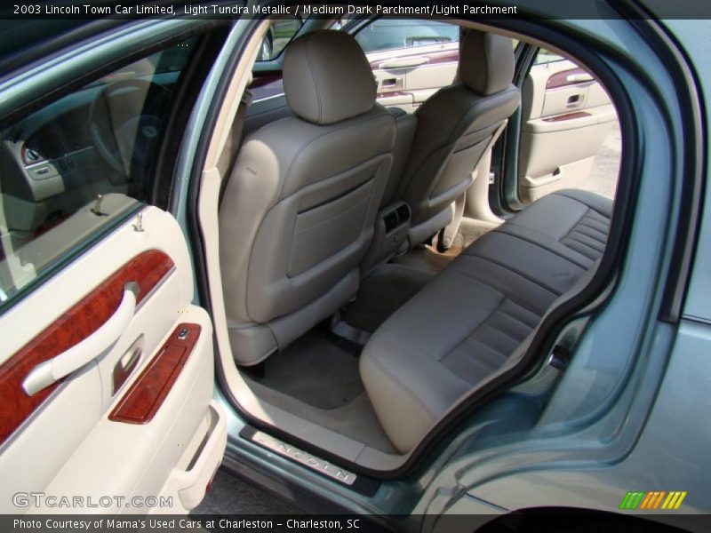 Light Tundra Metallic / Medium Dark Parchment/Light Parchment 2003 Lincoln Town Car Limited