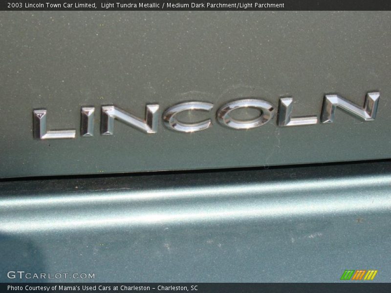 Light Tundra Metallic / Medium Dark Parchment/Light Parchment 2003 Lincoln Town Car Limited