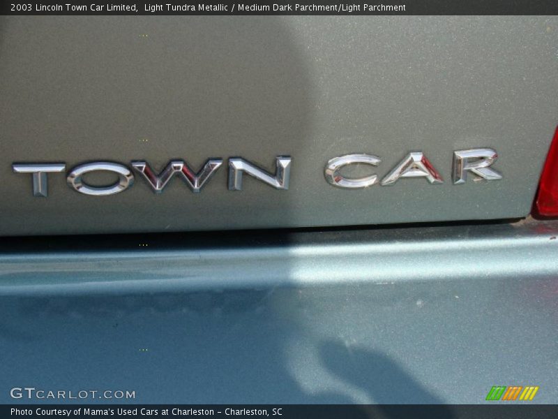 Light Tundra Metallic / Medium Dark Parchment/Light Parchment 2003 Lincoln Town Car Limited