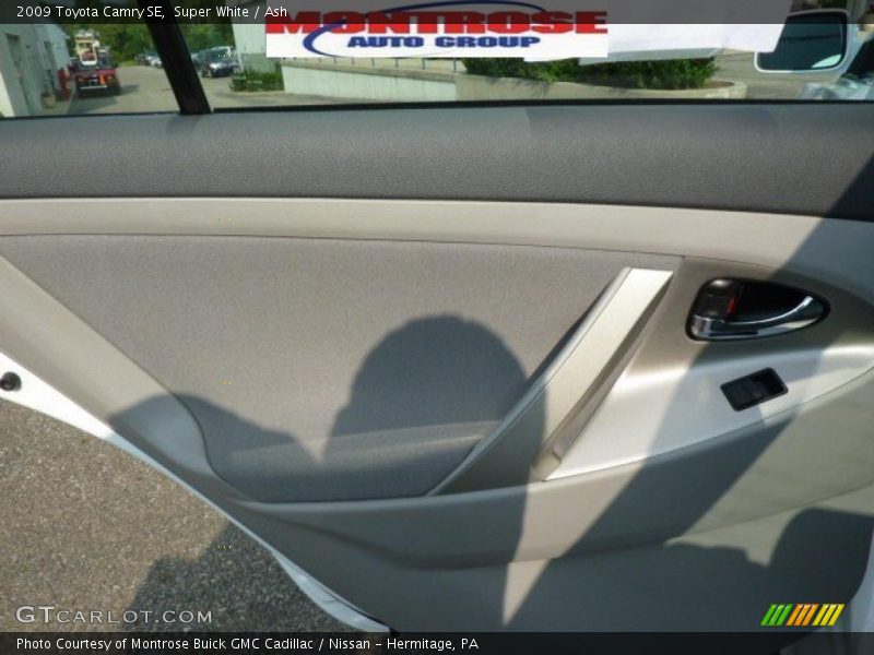 Super White / Ash 2009 Toyota Camry SE
