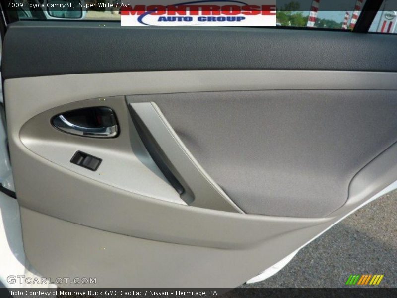 Super White / Ash 2009 Toyota Camry SE