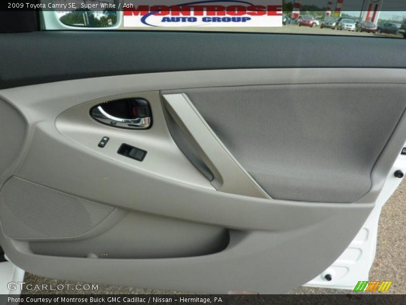 Super White / Ash 2009 Toyota Camry SE