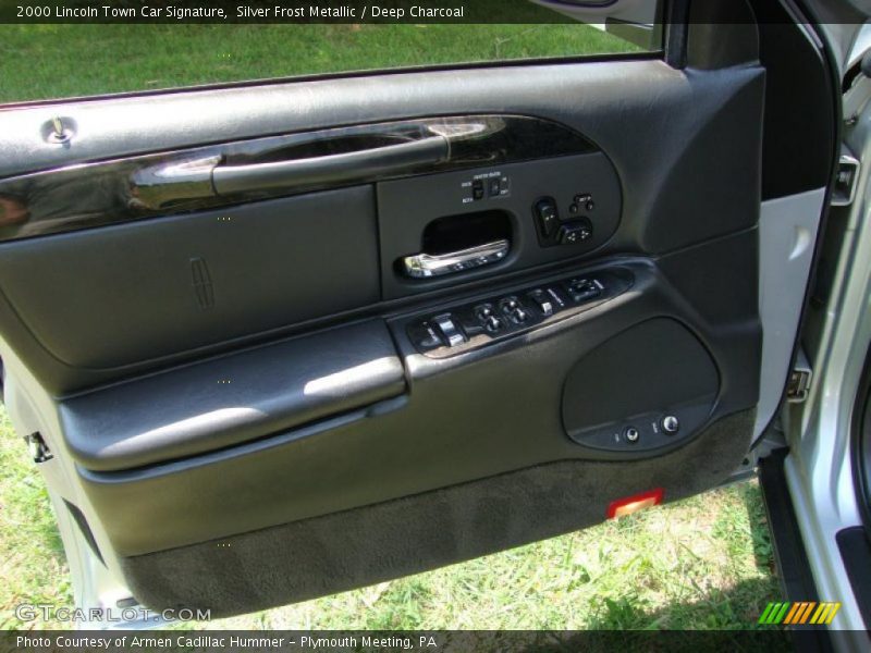 Silver Frost Metallic / Deep Charcoal 2000 Lincoln Town Car Signature