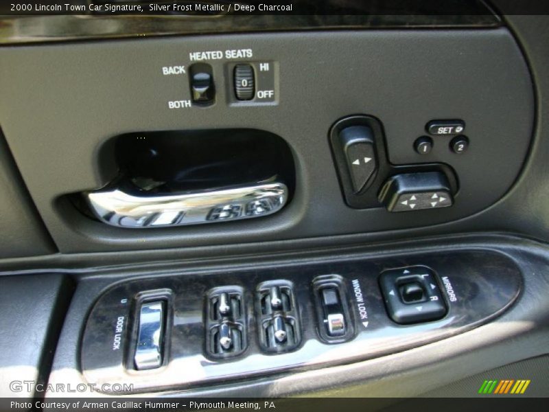 Silver Frost Metallic / Deep Charcoal 2000 Lincoln Town Car Signature