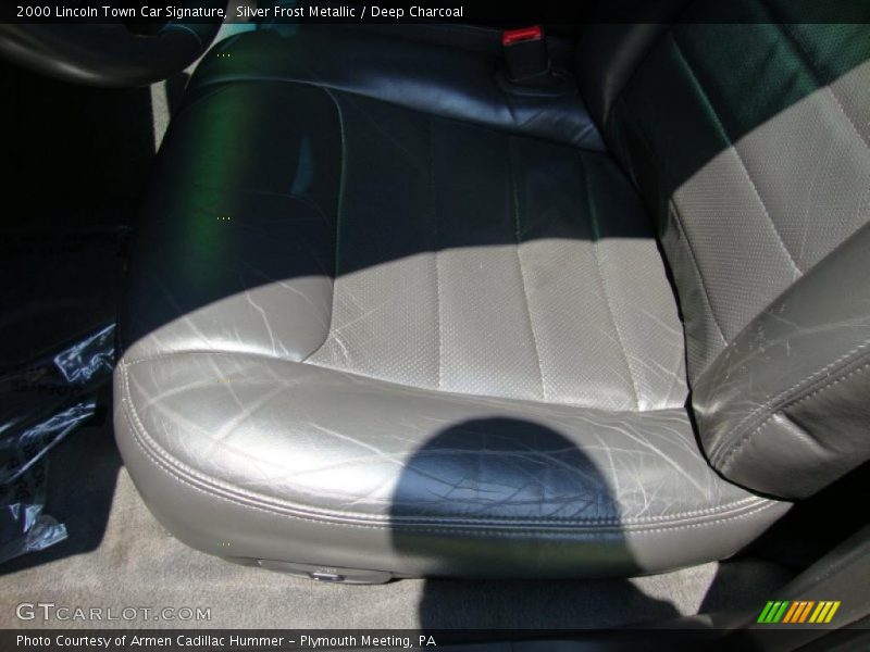 Silver Frost Metallic / Deep Charcoal 2000 Lincoln Town Car Signature