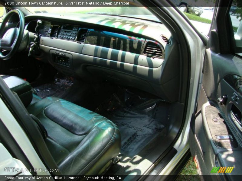 Silver Frost Metallic / Deep Charcoal 2000 Lincoln Town Car Signature