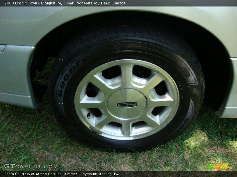 Silver Frost Metallic / Deep Charcoal 2000 Lincoln Town Car Signature