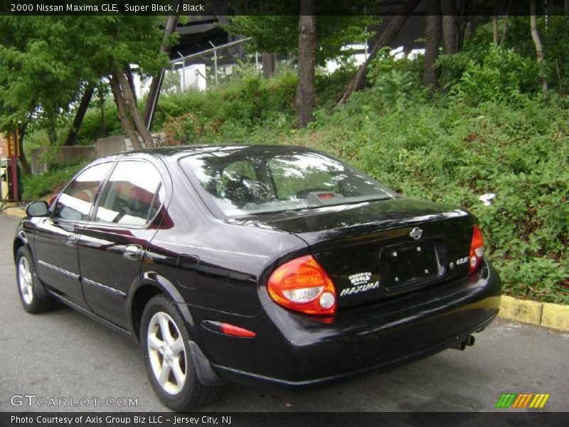Super Black / Black 2000 Nissan Maxima GLE