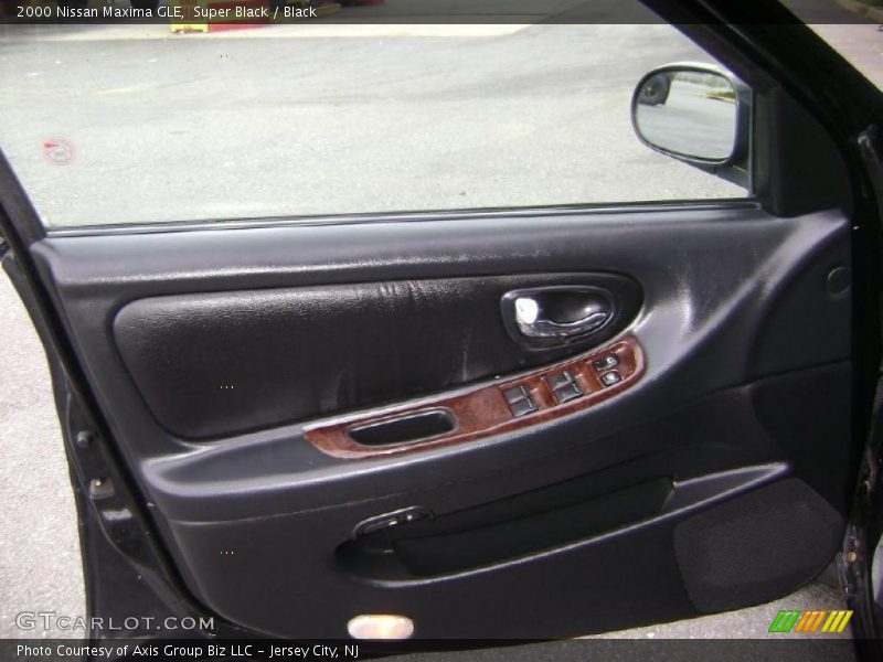 Super Black / Black 2000 Nissan Maxima GLE