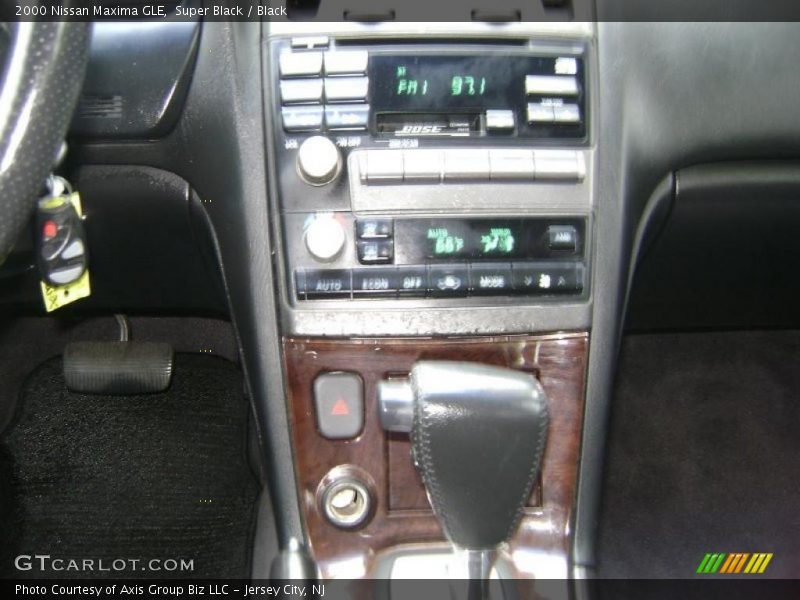 Super Black / Black 2000 Nissan Maxima GLE