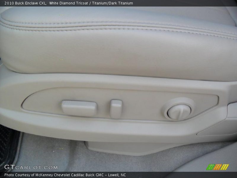 White Diamond Tricoat / Titanium/Dark Titanium 2010 Buick Enclave CXL