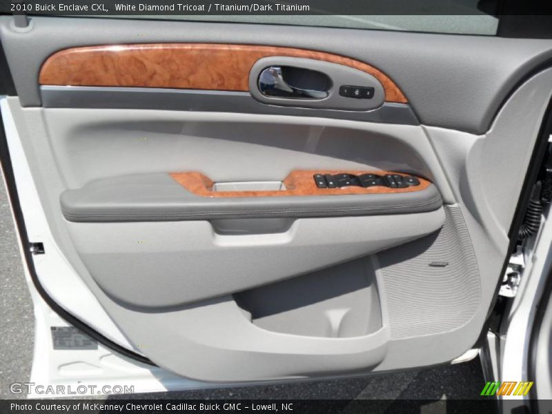 White Diamond Tricoat / Titanium/Dark Titanium 2010 Buick Enclave CXL