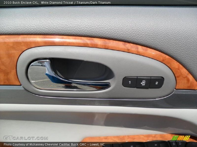 White Diamond Tricoat / Titanium/Dark Titanium 2010 Buick Enclave CXL