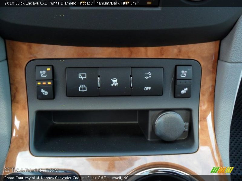 White Diamond Tricoat / Titanium/Dark Titanium 2010 Buick Enclave CXL