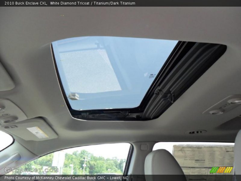 White Diamond Tricoat / Titanium/Dark Titanium 2010 Buick Enclave CXL