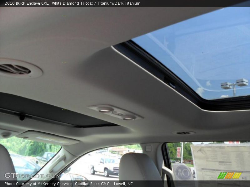 White Diamond Tricoat / Titanium/Dark Titanium 2010 Buick Enclave CXL