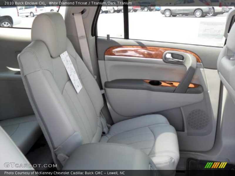 White Diamond Tricoat / Titanium/Dark Titanium 2010 Buick Enclave CXL