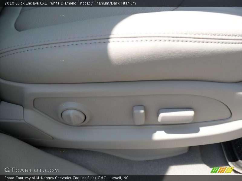 White Diamond Tricoat / Titanium/Dark Titanium 2010 Buick Enclave CXL