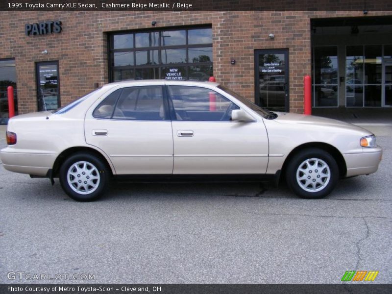 Cashmere Beige Metallic / Beige 1995 Toyota Camry XLE Sedan