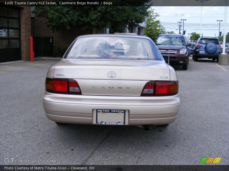Cashmere Beige Metallic / Beige 1995 Toyota Camry XLE Sedan