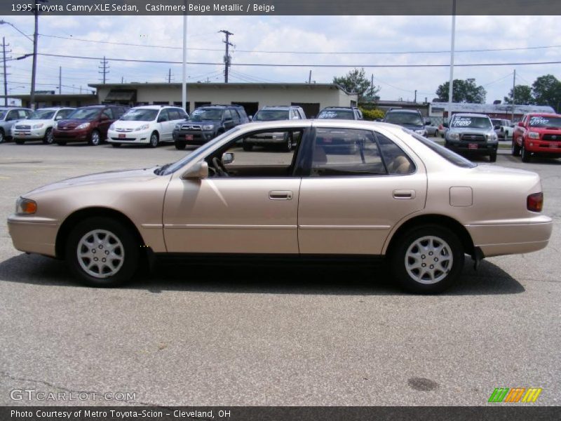 Cashmere Beige Metallic / Beige 1995 Toyota Camry XLE Sedan