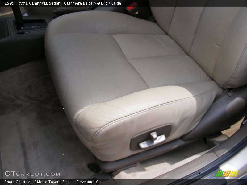 Cashmere Beige Metallic / Beige 1995 Toyota Camry XLE Sedan