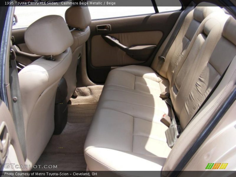 Cashmere Beige Metallic / Beige 1995 Toyota Camry XLE Sedan